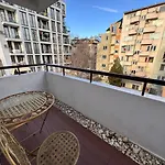 Modern Oasis On The Sea Garden - 2 Bedroom Апартамент