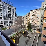 Апартамент Modern Oasis On The Sea Garden - 2 Bedroom Варна