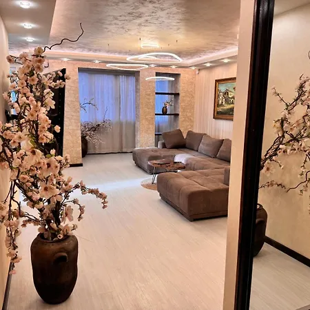 Modern Oasis On The Sea Garden - 2 Bedroom * Warna