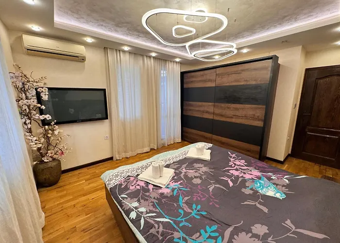 Modern Oasis On The Sea Garden - 2 Bedroom * Warna