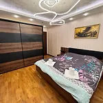 Apartment Modern Oasis On The Sea Garden - 2 Bedroom
