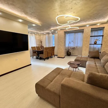 Modern Oasis On The Sea Garden - 2 Bedroom * Warna