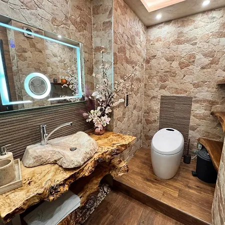 Daire Modern Oasis On The Sea Garden - 2 Bedroom