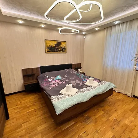 Modern Oasis On The Sea Garden - 2 Bedroom Warna