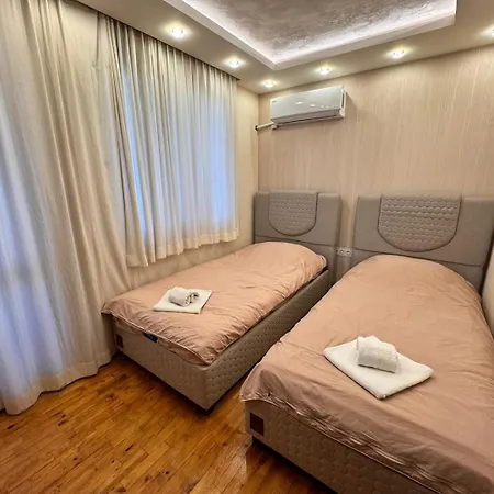 Modern Oasis On The Sea Garden - 2 Bedroom Apartment Warna