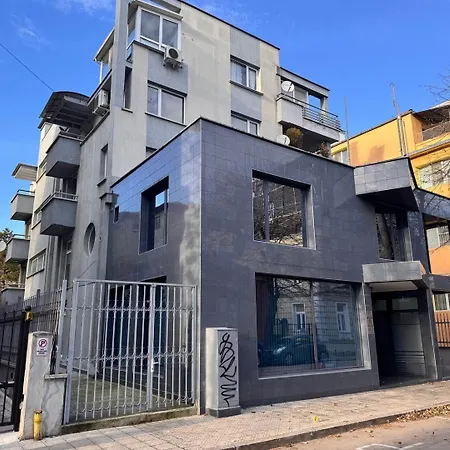 Modern Oasis On The Sea Garden - 2 Bedroom Apartment *