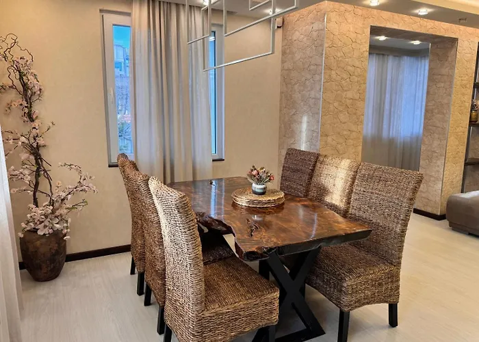 Modern Oasis On The Sea Garden - 2 Bedroom *