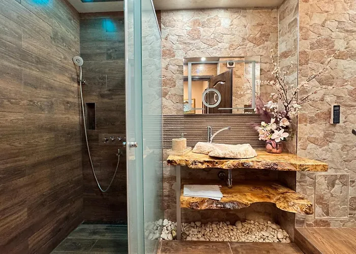 Modern Oasis On The Sea Garden - 2 Bedroom